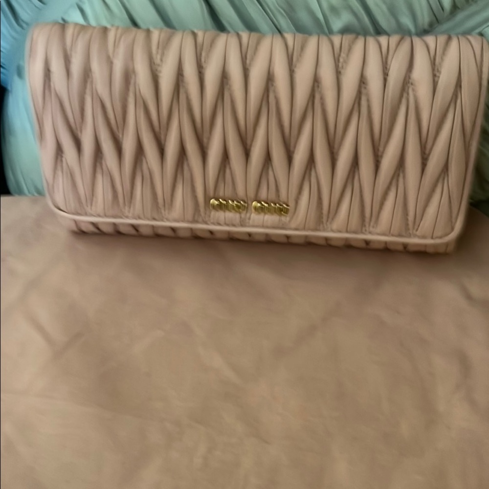MIU MIU NWOT PINK WALLET